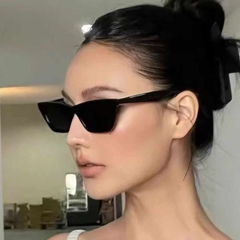 Luxury Zone - Kacamata Hitam Cat Eye Mewah Wanita