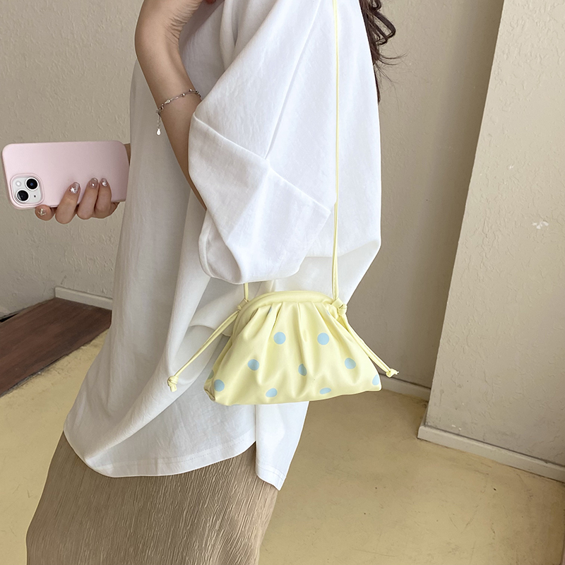 MOODS Tas Tangan & Dompet Desa - Luxury Lifestyle Store ulasan dan harga